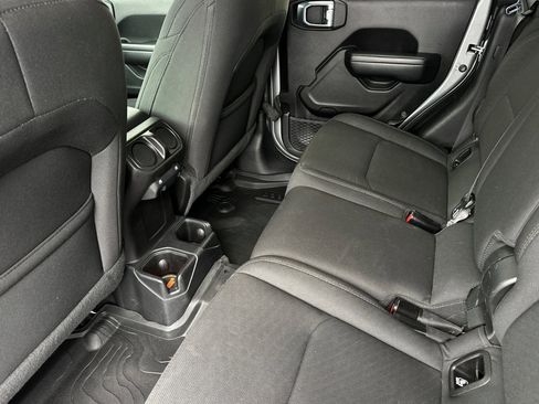 Used 2021 Jeep Gladiator Willys image 11