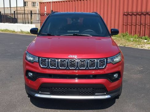 Used 2025 Jeep Compass Limited AWD/4WD image 9