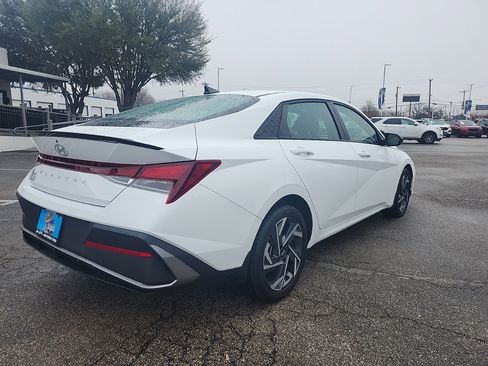 Used 2025 Hyundai Elantra Sport image 3