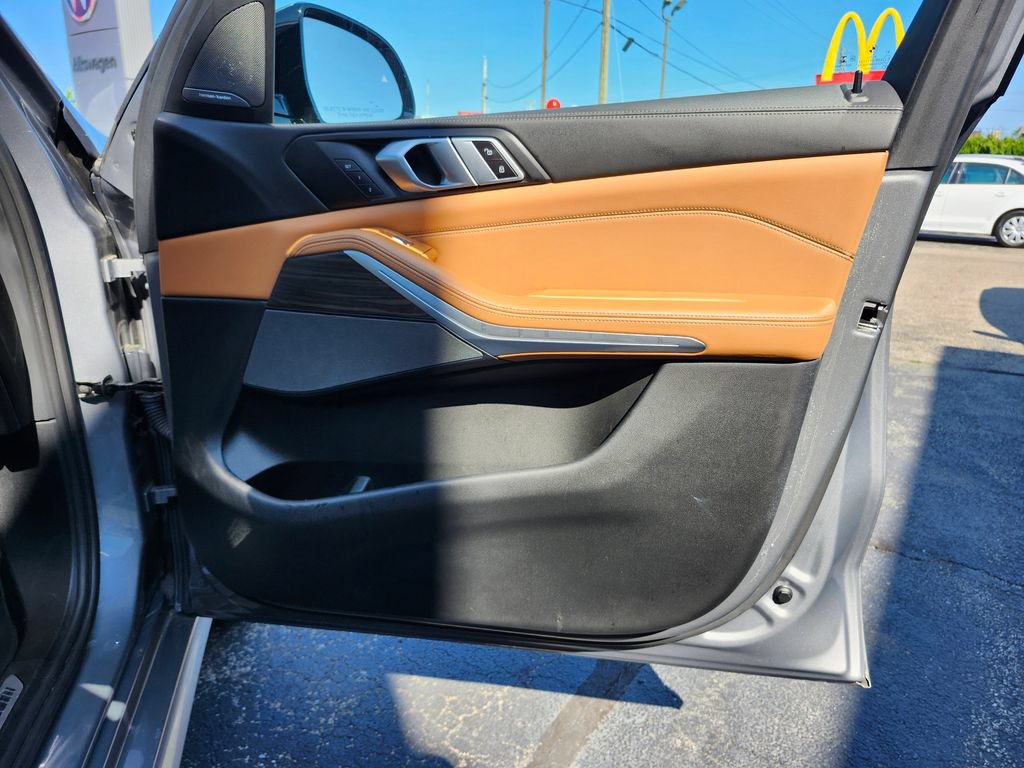 Used 2023 BMW X7 xDrive40i w/ M Sport Package AWD/4WD image 14