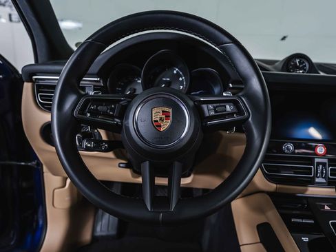 Used 2023 Porsche Macan AWD/4WD image 16