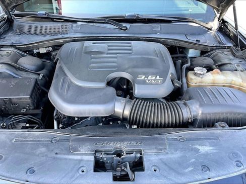 Used 2017 Dodge Charger SXT image 10