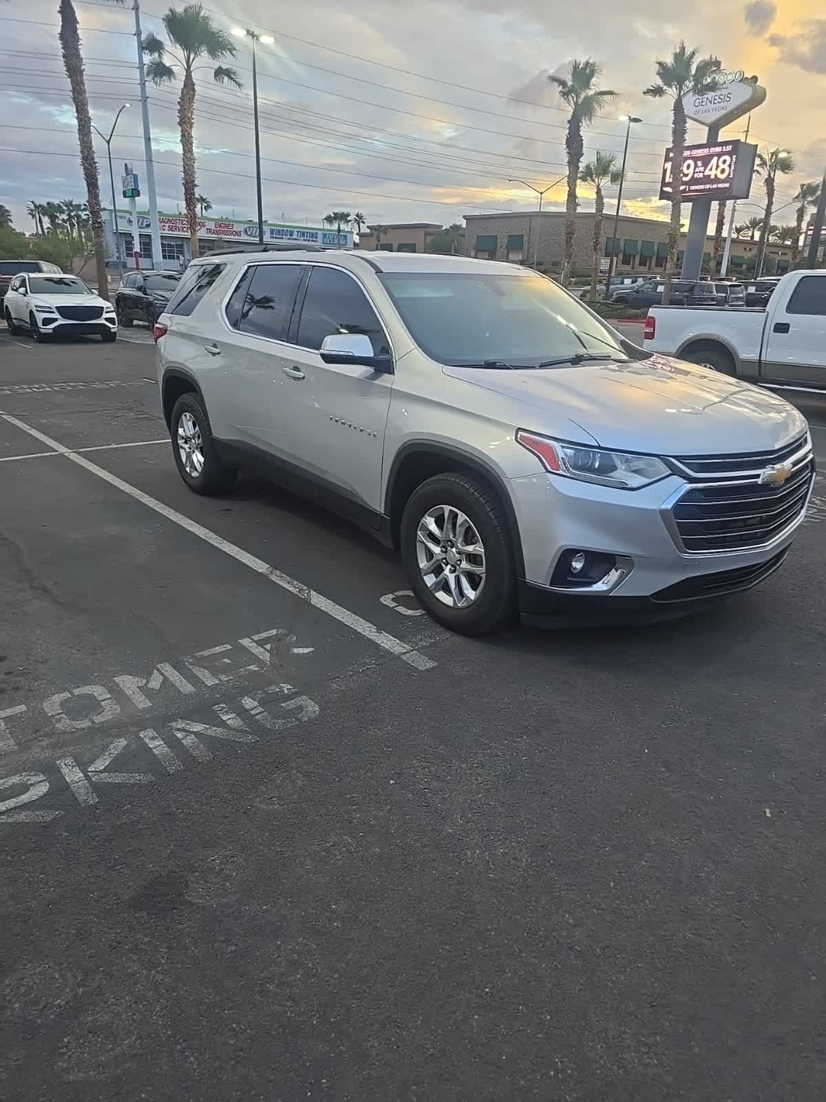 Used 2019 Chevrolet Traverse LT w/ LPO, Cargo Package FWD image 3