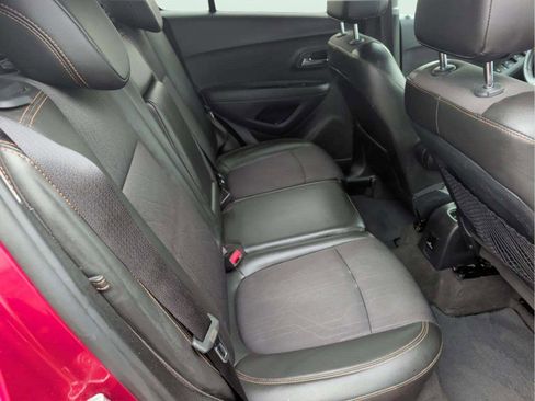 Used 2018 Chevrolet Trax LT w/ LT Convenience Package image 16