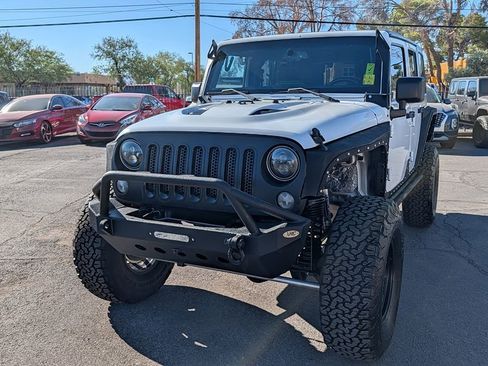 Used 2015 Jeep Wrangler Unlimited Rubicon image 15