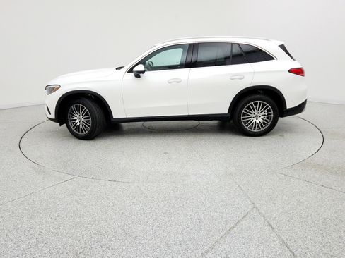 Used 2025 Mercedes-Benz GLC 300 image 8