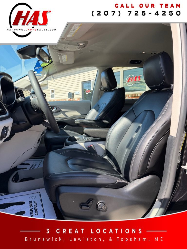 Used 2024 Chrysler Pacifica Touring-L FWD image 10