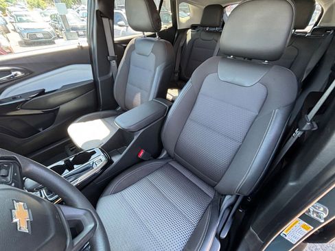 Used 2025 Chevrolet Trax LT FWD image 35