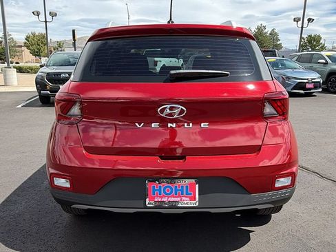 Used 2025 Hyundai Venue Limited FWD image 4