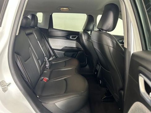 Used 2022 Jeep Compass Latitude AWD/4WD image 27