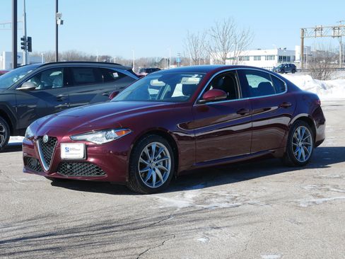 Used 2018 Alfa Romeo Giulia AWD image 2