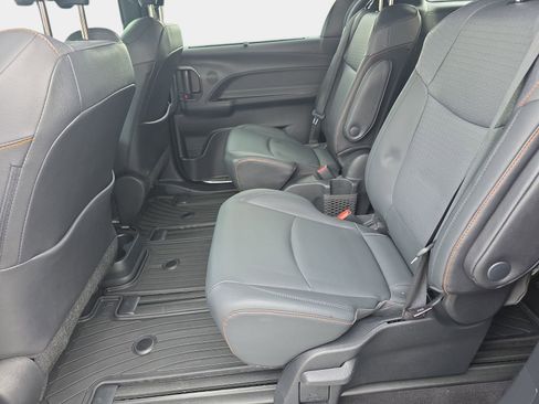 Used 2022 Toyota Sienna XSE image 15