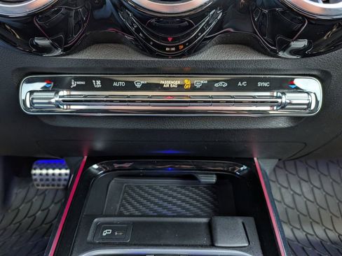 Used 2021 Mercedes-Benz GLB 250 image 22