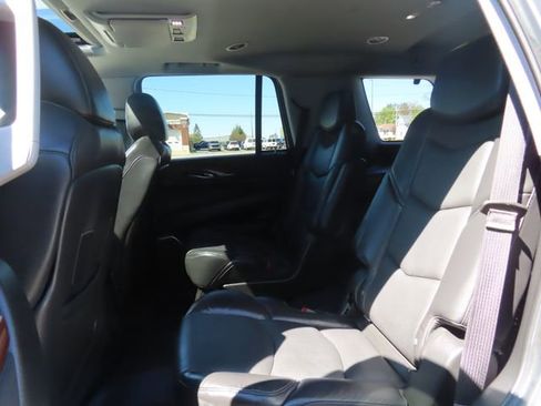 Used 2020 Cadillac Escalade Premium Luxury w/ Escalade Sport Edition AWD/4WD image 23