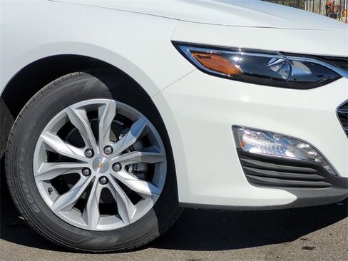 New 2025 Chevrolet Malibu LT image 2