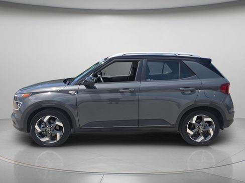 Certified 2025 Hyundai Venue Limited FWD image 3