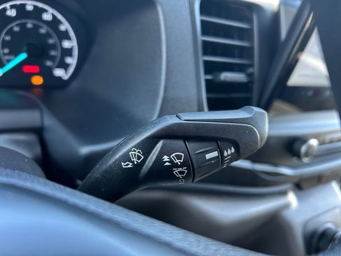 Used 2022 Ford E-Transit Medium Roof image 23