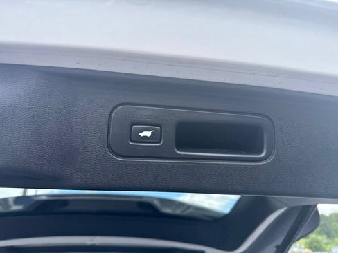 Used 2023 Honda Pilot Touring image 40