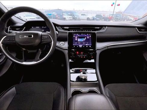 Used 2025 Jeep Grand Cherokee L Altitude image 15