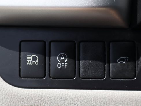 Used 2019 Toyota Highlander XLE image 19