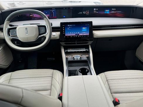 Certified 2024 Lincoln Nautilus Reserve image 9