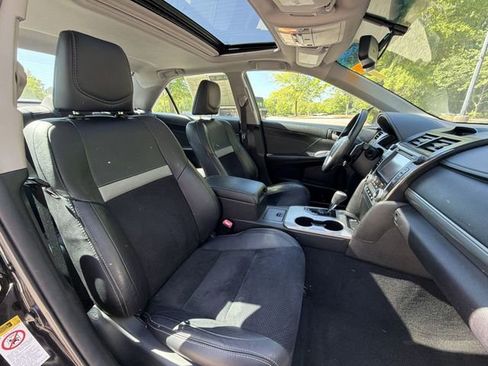 Used 2014 Toyota Camry SE w/ Leather Package FWD image 27