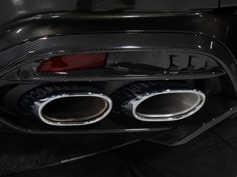 Used 2025 Aston Martin Vanquish image 24