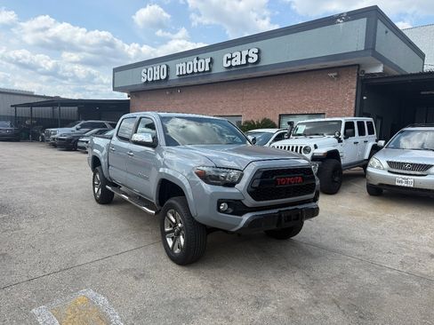 Used 2019 Toyota Tacoma SR image 2