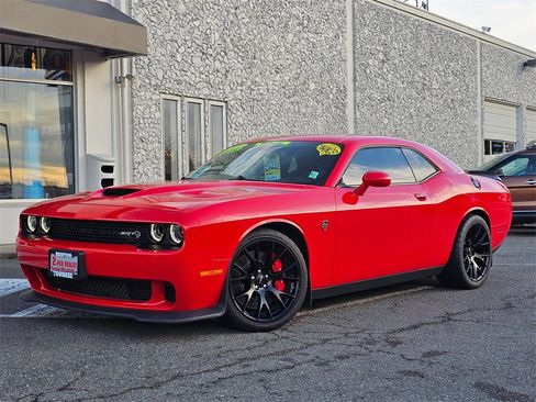 Used 2015 Dodge Challenger SRT Hellcat image 1