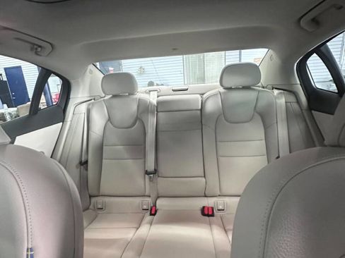 Used 2020 Volvo S60 T5 Momentum image 6