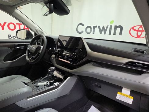 Used 2026 Toyota Highlander Limited image 15