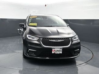 Used 2024 Chrysler Pacifica Limited FWD video 2