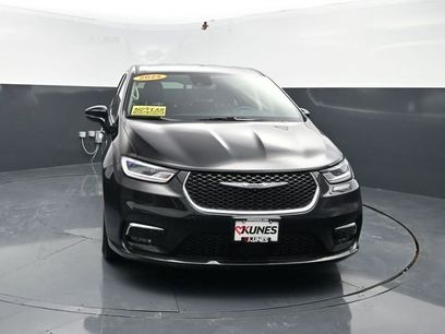 Used 2024 Chrysler Pacifica Limited