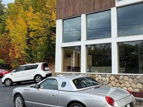 Used 2004 Ford Thunderbird image 21