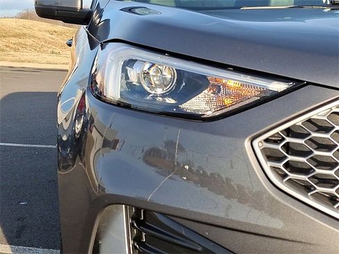 Used 2024 Ford Edge SEL image 9