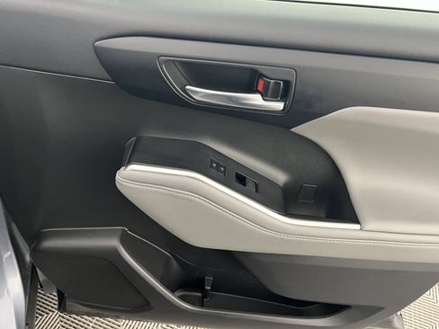 Used 2022 Toyota Highlander XLE image 26