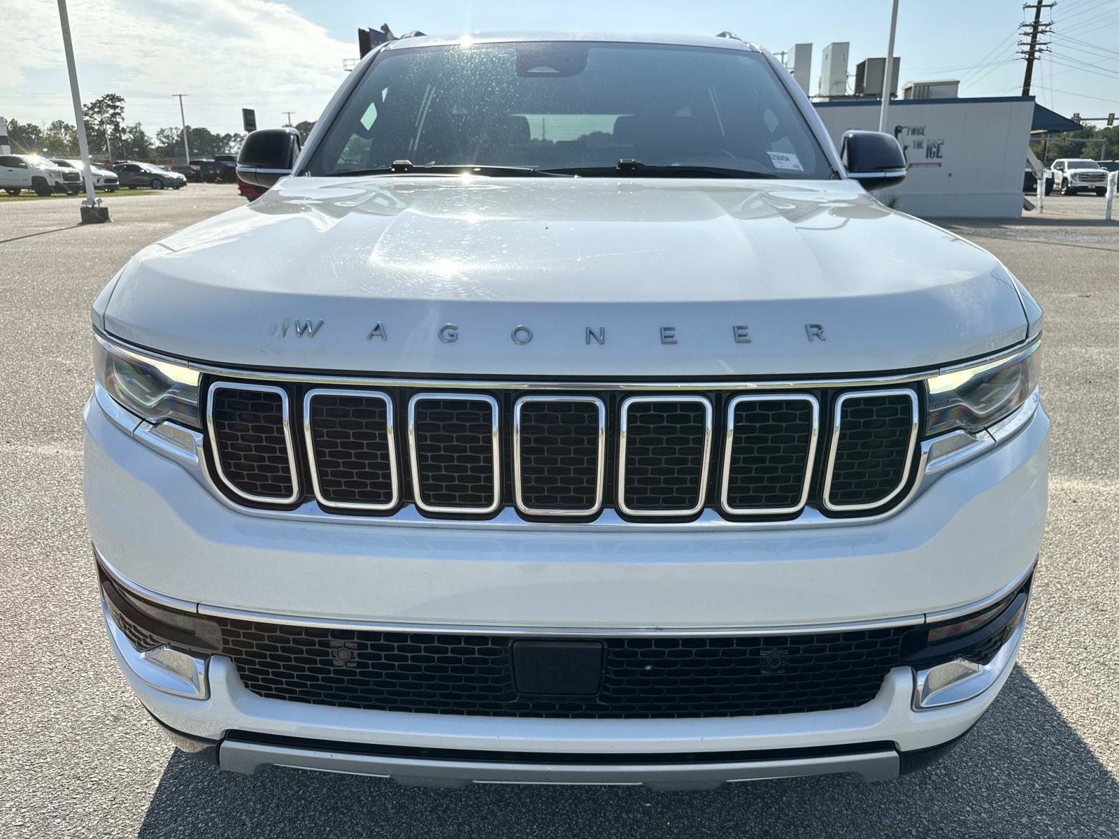 Used 2023 Jeep Wagoneer L Series II AWD/4WD image 9