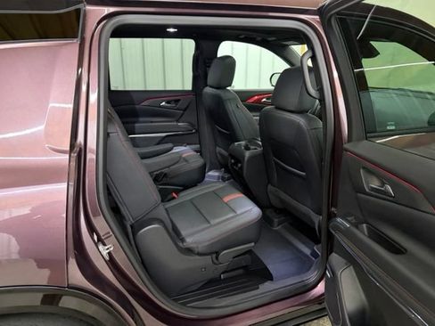 Used 2024 Chevrolet Traverse RS AWD/4WD image 25