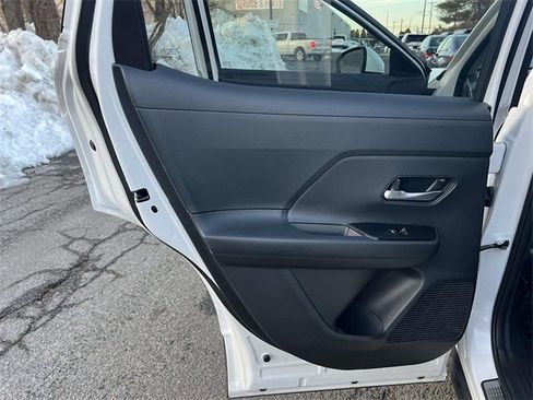 Used 2025 Nissan Kicks SV w/ Illumination Package image 15