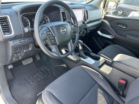 Used 2024 Nissan Frontier SV AWD/4WD image 17