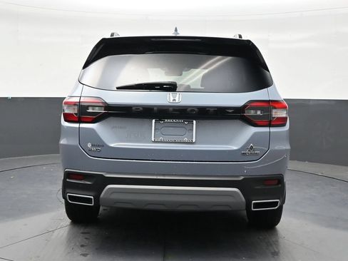 Used 2024 Honda Pilot Touring image 4