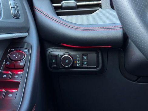 Certified 2025 Ford Explorer ST-Line w/ Premium Package image 33