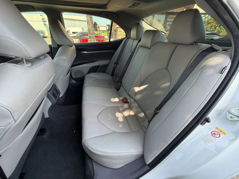 Used 2018 Toyota Camry XSE FWD image 11