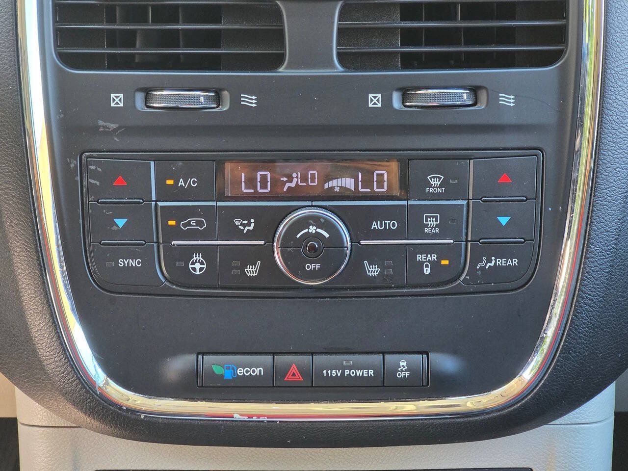 Used 2015 Chrysler Town & Country Touring-L w/ Driver Convenience Group FWD image 23