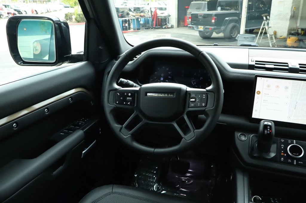 Used 2025 Land Rover Defender 110 X-Dynamic SE AWD/4WD image 27