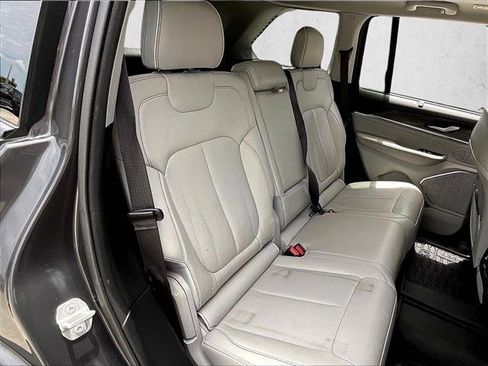 Used 2023 Jeep Grand Cherokee Overland w/ Luxury Tech Group IV RWD image 28