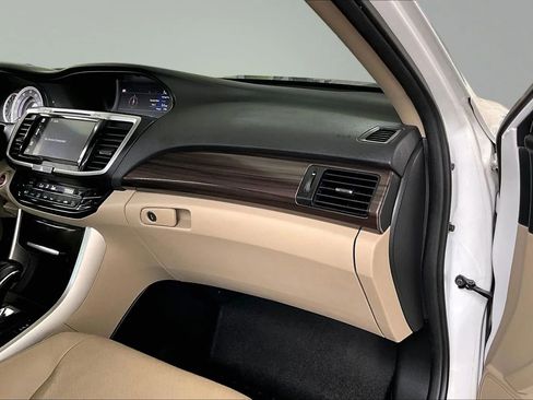 Used 2016 Honda Accord Touring image 23