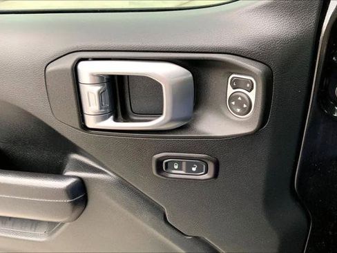 Certified 2018 Jeep Wrangler Unlimited Sport S image 32