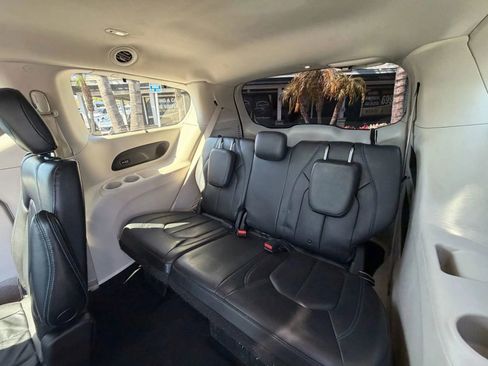 Used 2021 Chrysler Pacifica Touring-L w/ Premium & Safety Sphere Group FWD image 31