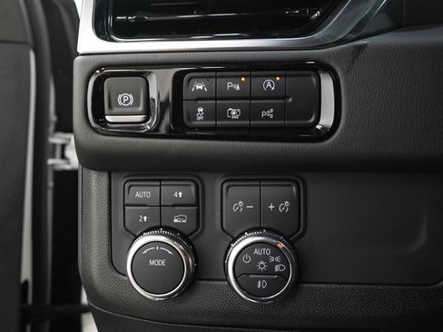 Used 2025 GMC Yukon XL Denali w/ Sun & Power Step Package AWD/4WD image 25